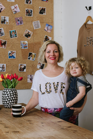 PEACE Unisex T-shirt Grey / Red