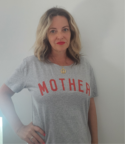 Molly in grey red Mother Tee
